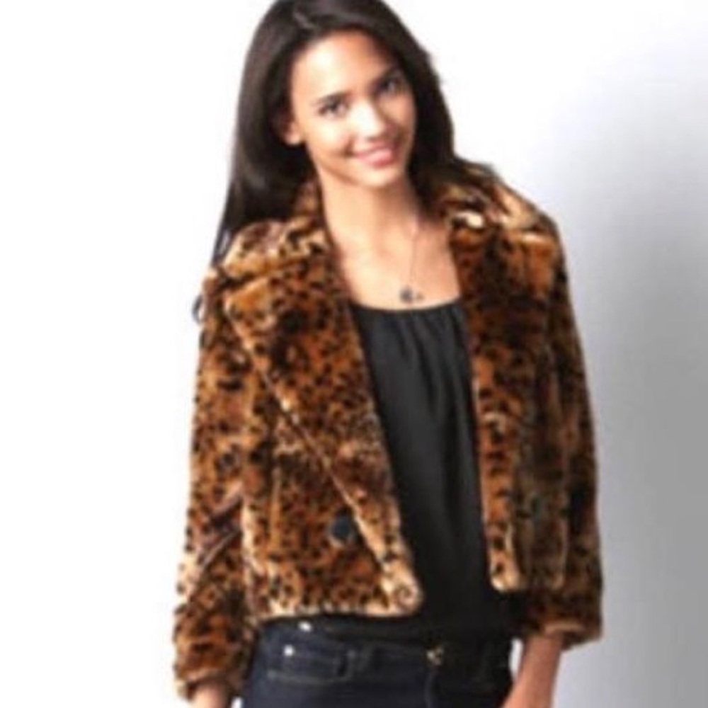 Size Small NWOT Loft Faux Fur Jacket - Celeb Fav!